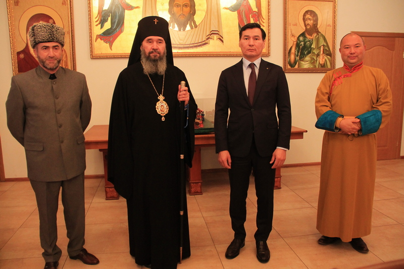 Заседание Межрелигиозного совета Калмыкии прошло в Элисте.