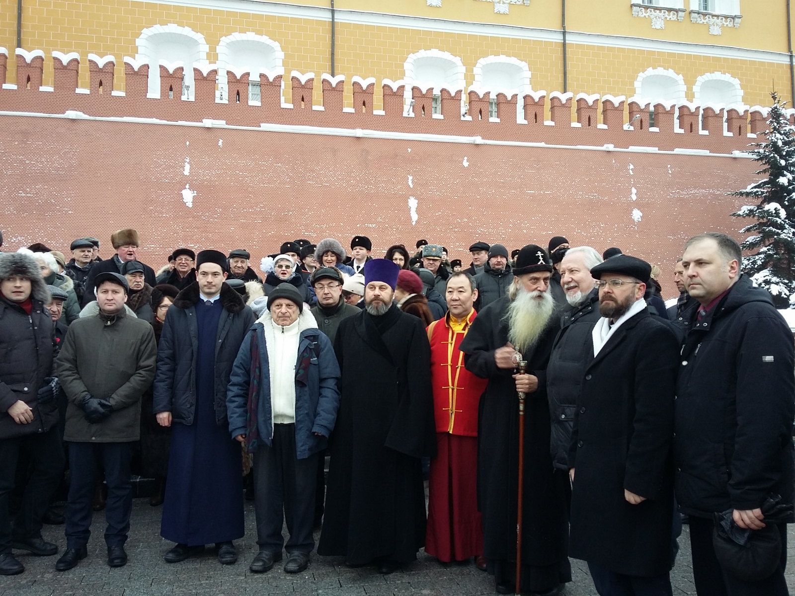 Святейший Патриарх Кирилл: В день 75-летия победы в Сталинградской битве мы благоговейно склоняем головы перед памятью павших героев
