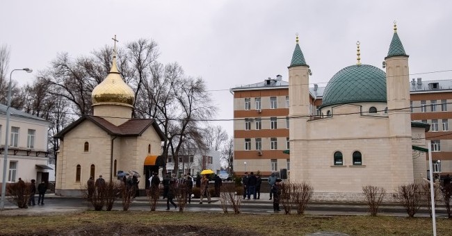 В Карачаево-Черкесии на территории республиканской клинической больницы одновременно открыты новые мечеть и часовня