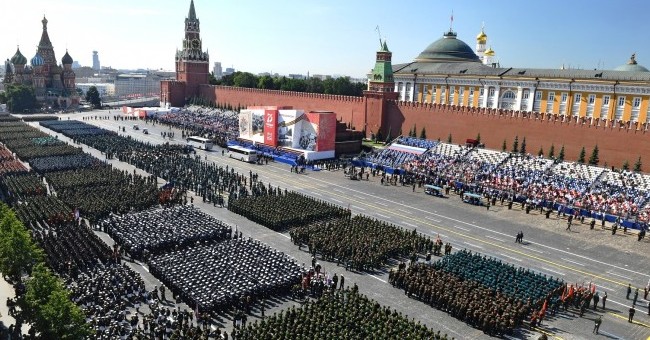 Религиозные лидеры России посетили военный парад в честь 75-летней годовщины Победы в Великой Отечественной войне