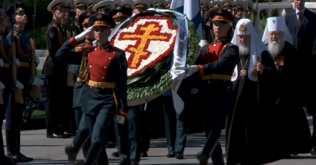 Церемония возложения венков и цветов к Могиле Неизвестного солдата