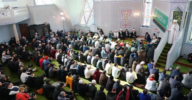 Мусульмане по всей России отмечают один из главных праздников в исламе – Ураза-Байрам (Ид- аль-Фитр)