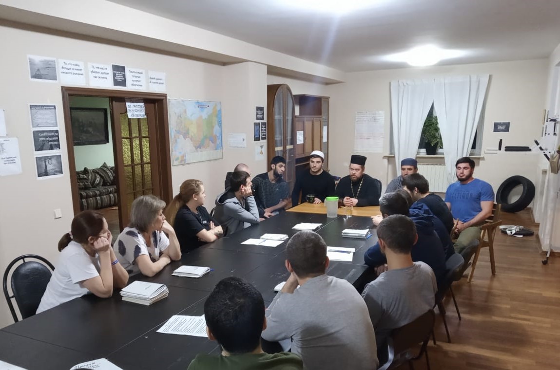 Члены мусульманской и православной общин городского округа Истра посетили реабилитационный центр «Иман»